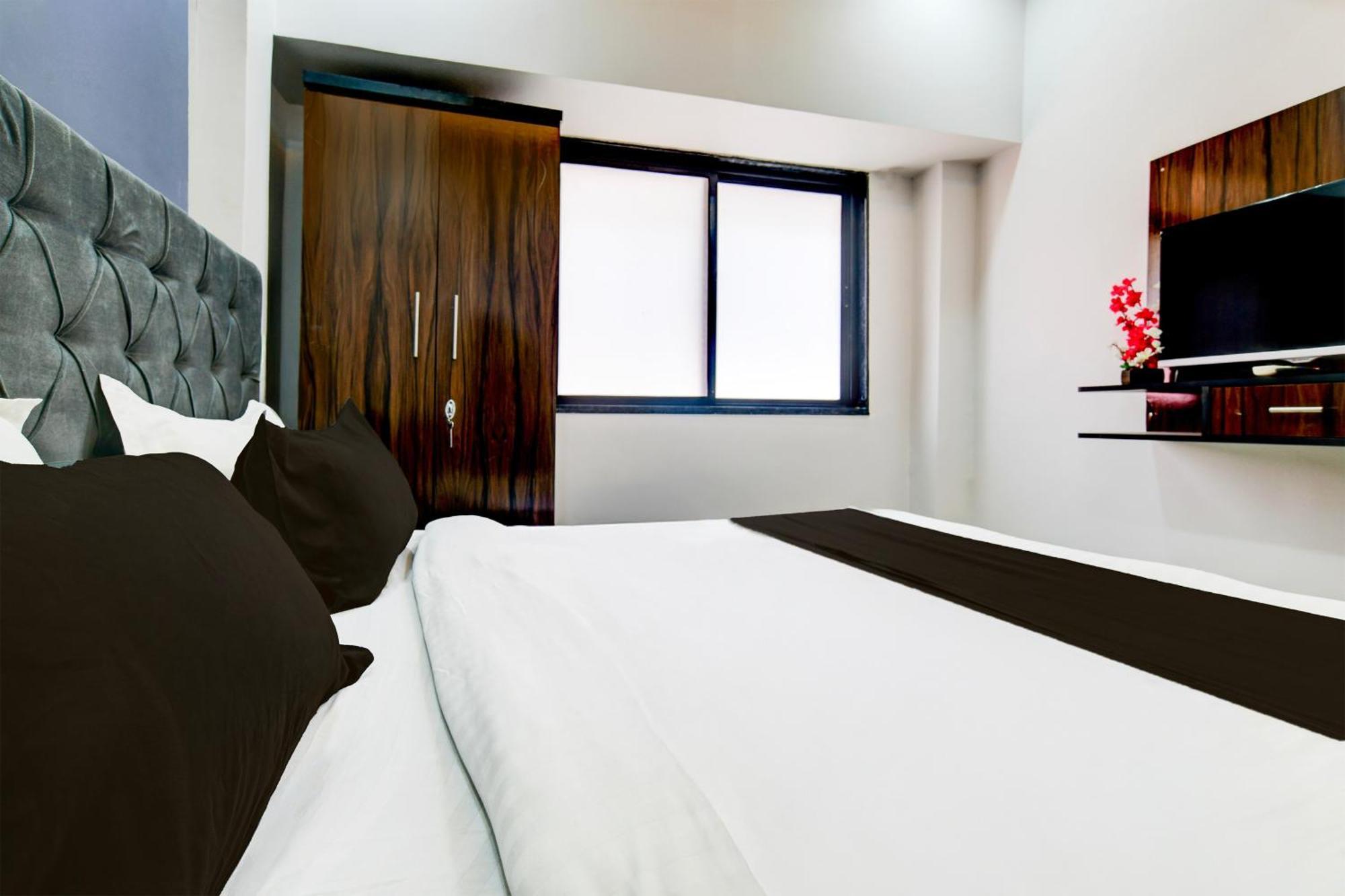Super Hotel O D.V Near Medanta Hospital Индаур Экстерьер фото